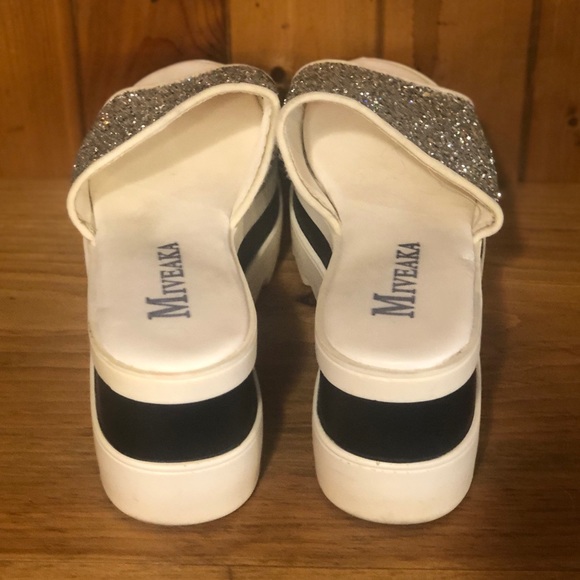 Platform Sandals - Picture 2 of 3